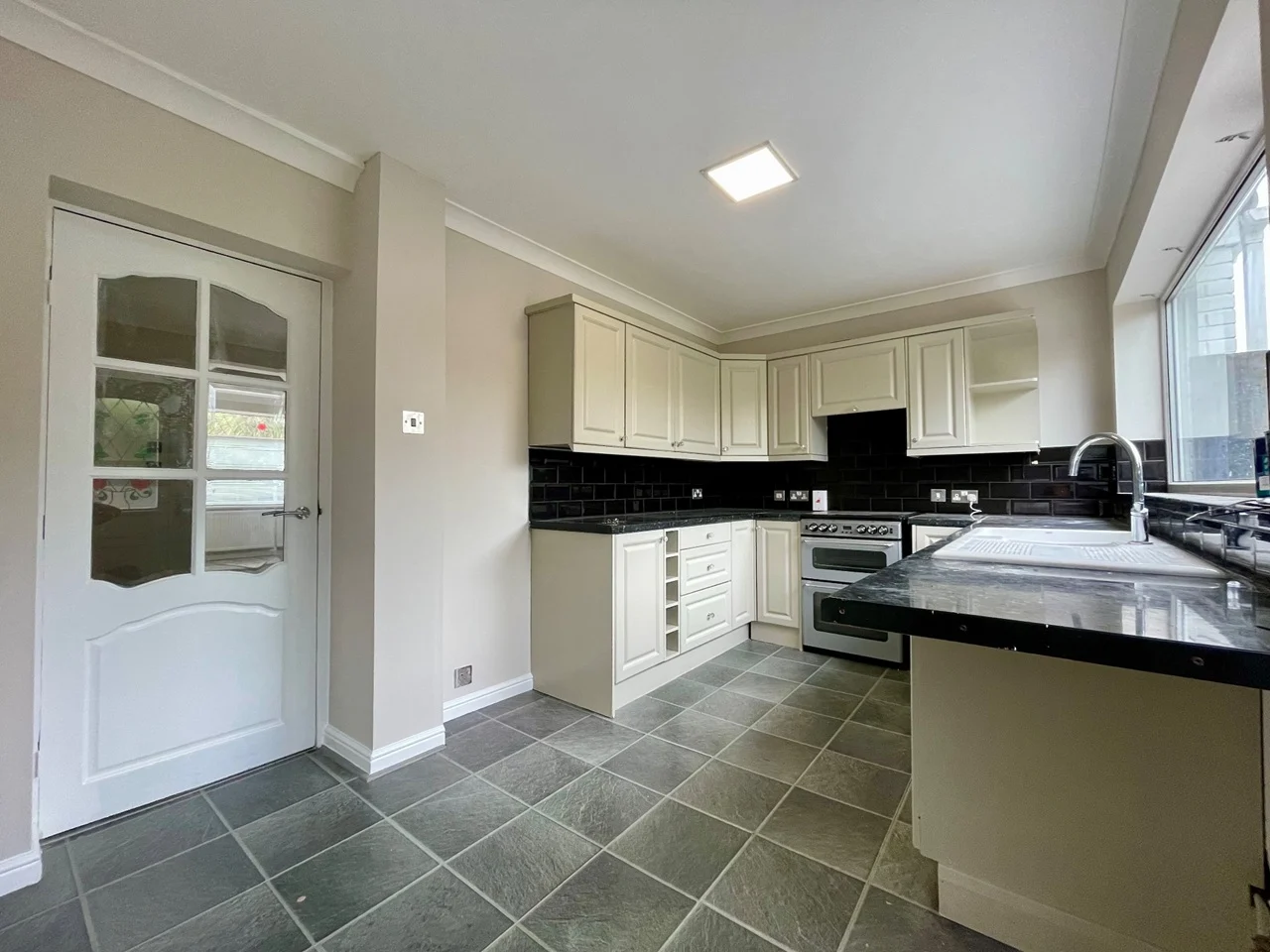 Boothferry Road — photo 5